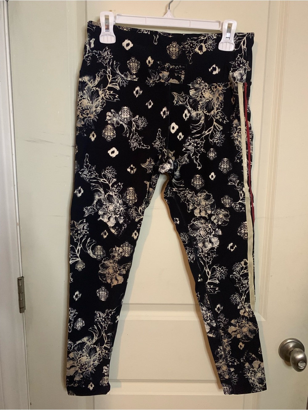 Free People Movement Floral Print Black Leggings with Side Stripes Sz Large